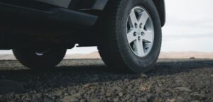 Entretenir les pneus de sa voiture sans permis