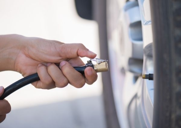 Pression des pneus voiture sans permis