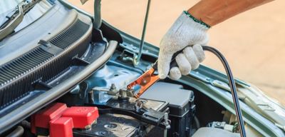 Quand et comment changer la batterie de sa voiture sans permis